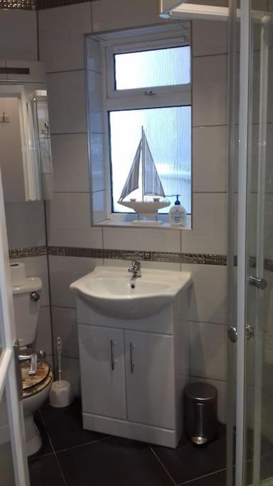 Between Piers, The Stylish Studio Flat In Cannon Place Hove Exteriér fotografie
